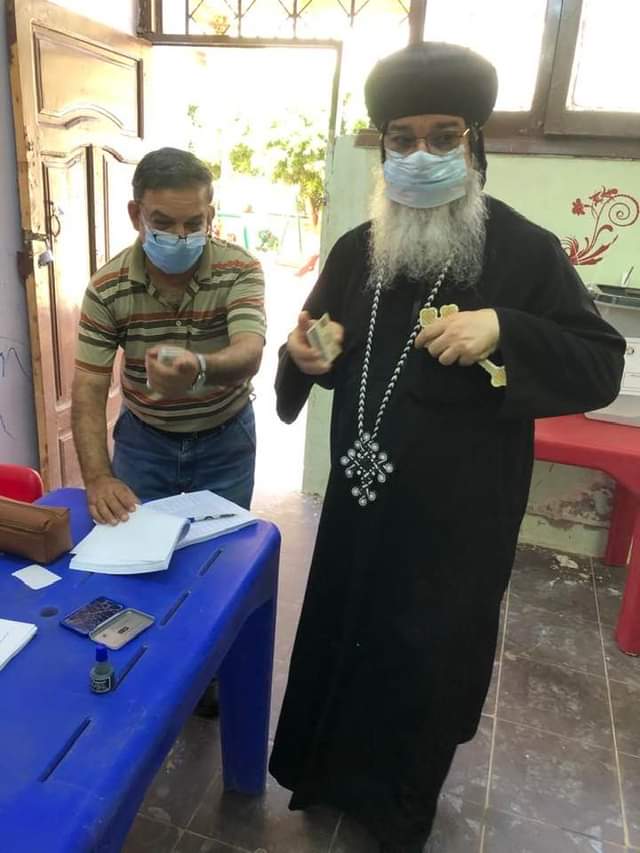 Father Makarios, Bishop of Minya, was seen casting his vote in the Upper Egyptian governorate.