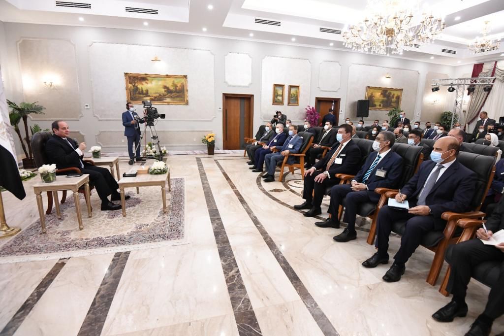 111669-الرئيس-السيسى-يعقد-لقاء-موسعا-مع-الصحفيين-والإعلاميين-بعد-جولته-فى-توشكى