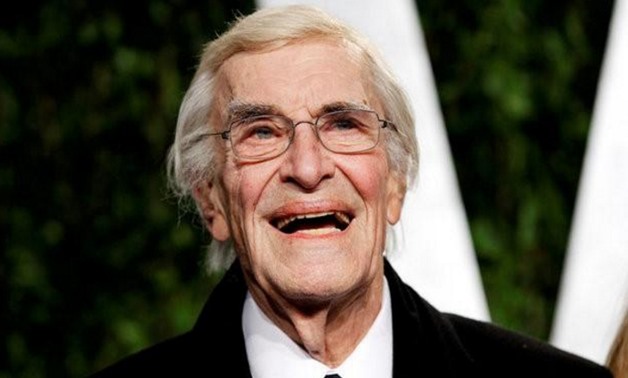 Actor Martin Landau smiles as he arrives at the 2012 Vanity Fair Oscar party in West Hollywood, California February 26, 2012.
 Danny Moloshok/File Photo