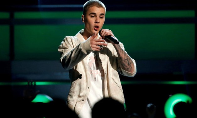 Justin Bieber performs a medley of songs at the 2016 Billboard Awards in Las Vegas - Reuters