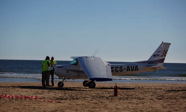 A plane landed in Sao Joao Beach, killing two people in Costa da Caparica - REUTERS