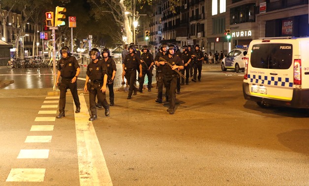 Armed Catalonian Mosses de Escuadra officers leave the area where a van crashed into pedestrians at Las Ramblas in Barcelona, Spain, August 18, 2017. REUTERS/Sergio Perez