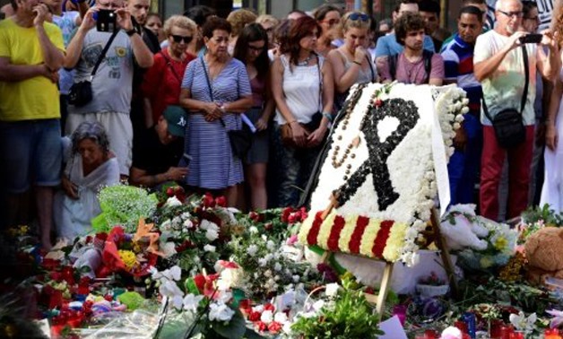 by Patrick RAHIR | Flowers and candles are placed on Las Ramblas boulevard in Barcelona in tribute to the victims of the twin attacks in Spain