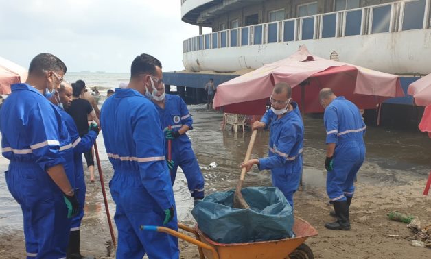 A 1,000-meter-sized oil spill on Monakh beach in Port Said- press photo