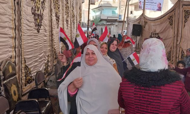 Long queues of women voters