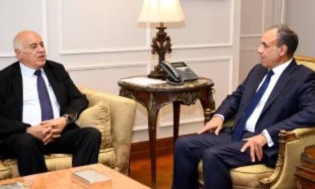 Egypt's FM receives Secretary of Fatah Central Committee 