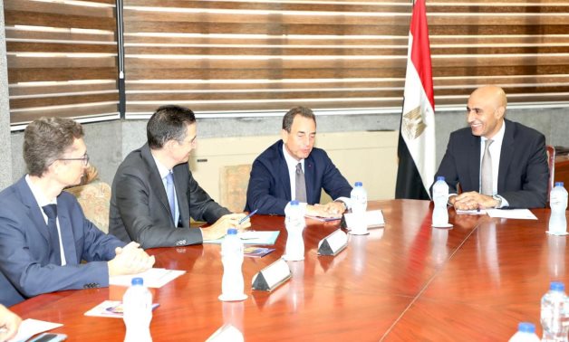 Egypt's Minister of Education Mohamed Abdel Latif (R) receives French Ambassador to Cairo Éric Chevallier (second from right) - Cabinet