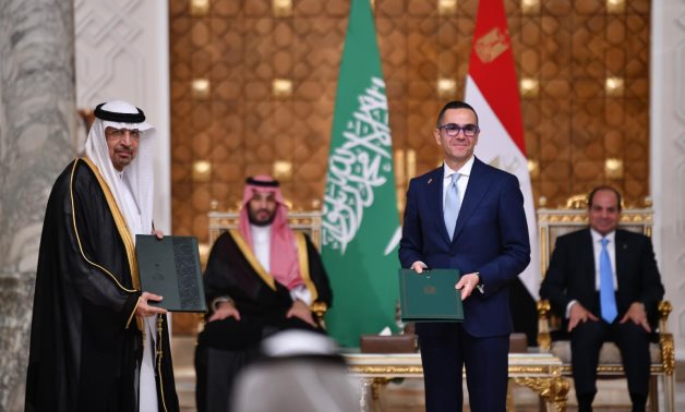 The Egyptian and Saudi investment ministers sign a deal to encourage and protect mutual investments in the presence of President Abdel Fattah El Sisi and CP Mohammed bin Salman – Presidency