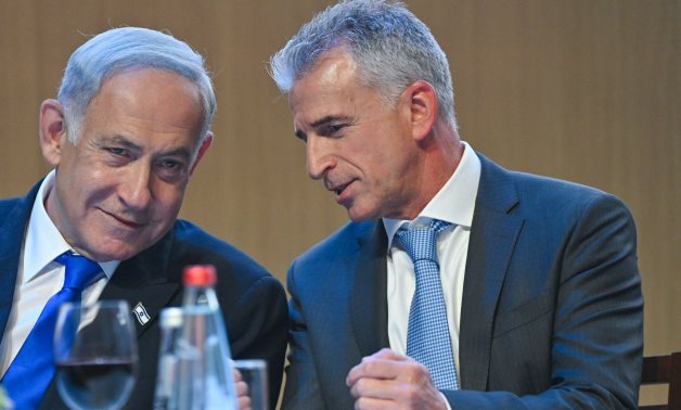 A file photo showing Mossad Director David Barnea (R) and Israeli Prime Minister Benjamin Netanyahu (L) – US GPO