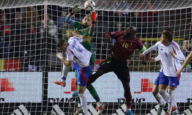 Italy's Gianluigi Donnarumma and Alessandro Buongiorno in action with Belgium's Romelu Lukaku REUTERS/Yves Herman 