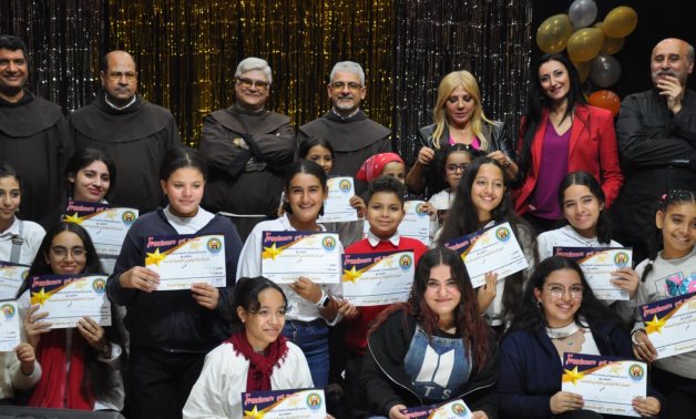 Amira Selim, jury members and the participating students.