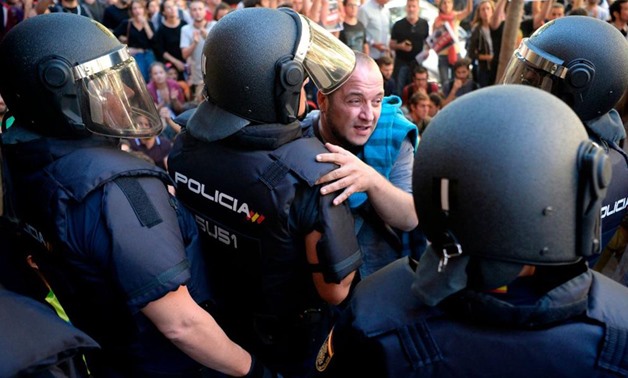 Catalonia courts receive complaints against local police - Press Photo