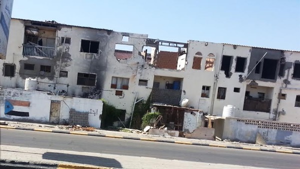 أحد بنايات حي الأحمدي بمديرية خورمكسر