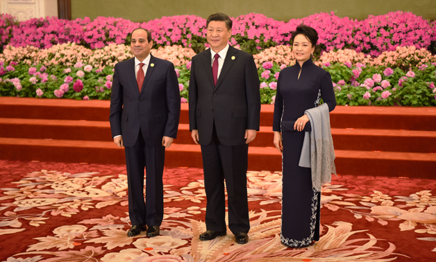 President Sisi, Chinese counterpart, and first lady of China pose for a photo