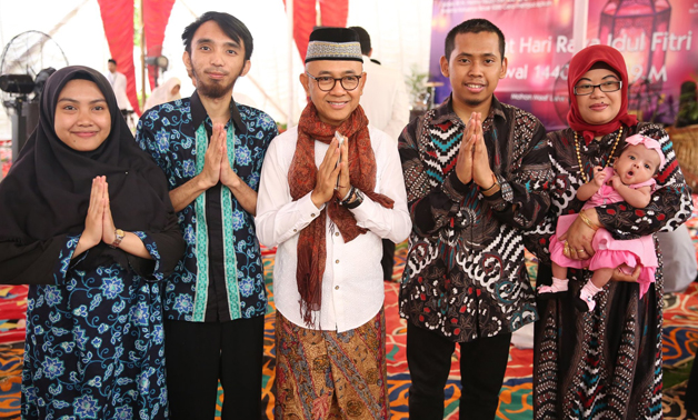 Members of Indonesian community in Cairo pose for a picture duriing the celebration of Eid al-Fitr at the embassy - press photo