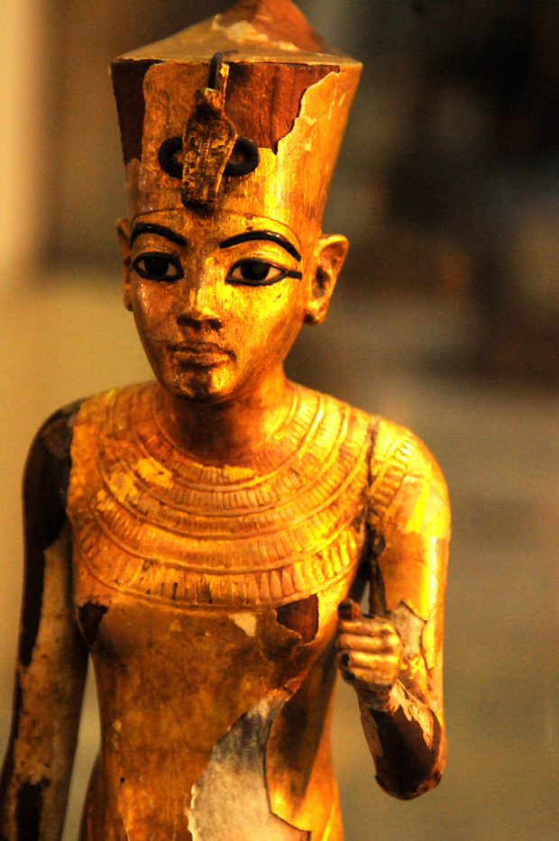 A sculpture of a young Tutankhamun.