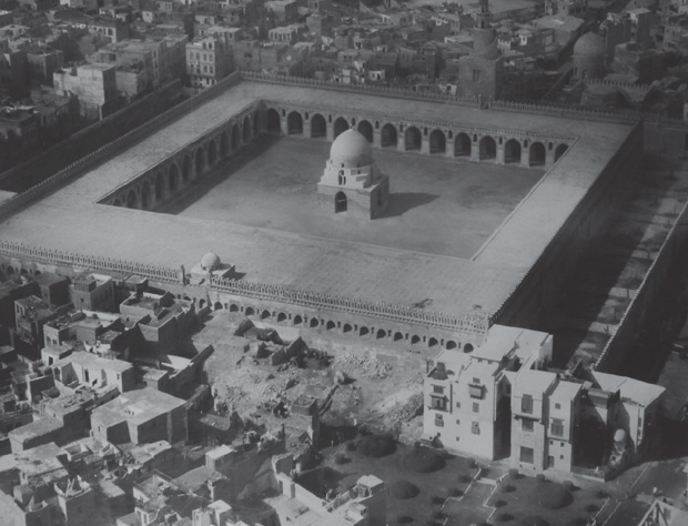 Beit al_Kretilya (bottom right) and the Ibn Tulun Mosque (1935)