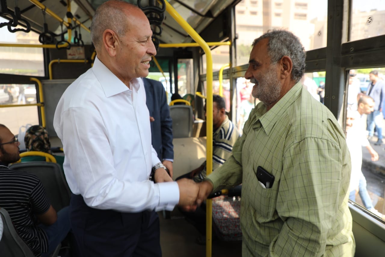 Cairo governor inspects a public bus to check on adherence to new fares - Cairo Governorate