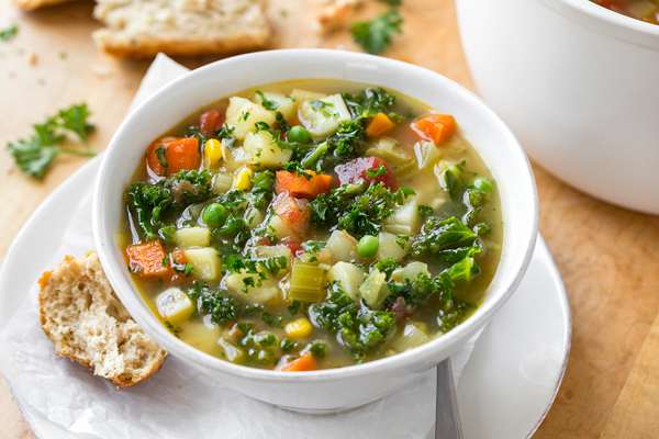 vegetable-soup_thecozyapron_1