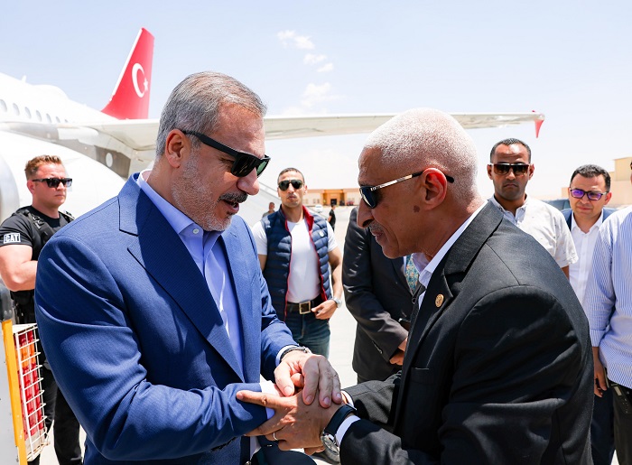 Photos- Turkish FM visits North Sinai, tours Rafah border crossing 3