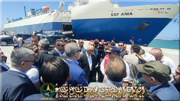 Photos- Turkish FM visits North Sinai, tours Rafah border crossing2