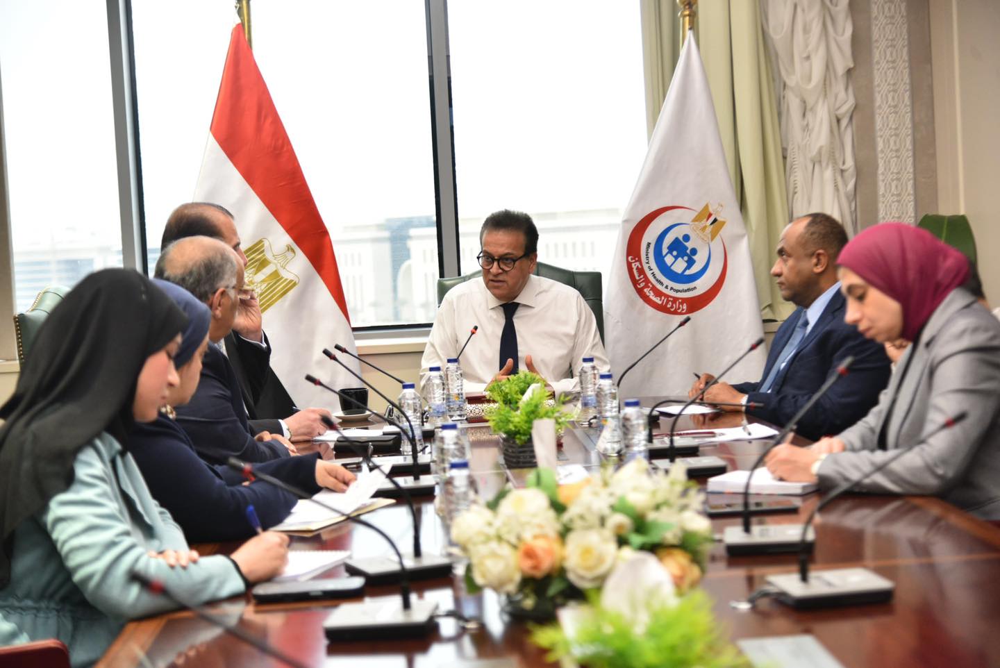 Egyptian Minister of Health Khaled Abdel Ghaffar meets with ministry leaders to discuss preparations of Egyptian hospitals to receive Gazan patients - Ministry of Health