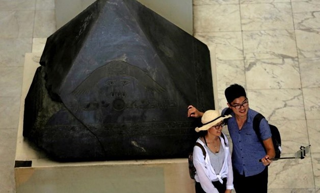 Tourists flock to Luxor's temples amid warm weather