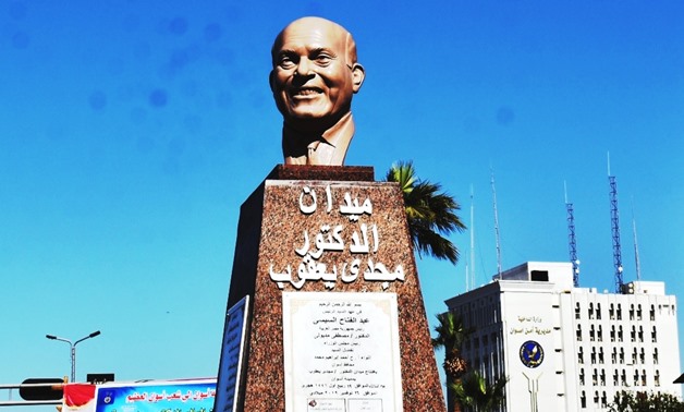 Statue of Sir Magdi Yacoub unveiled in Aswan - EgyptToday